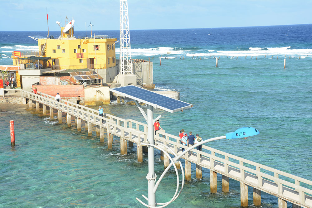Pin năng lượng mặt trời tại đảo Đá Lớn C.