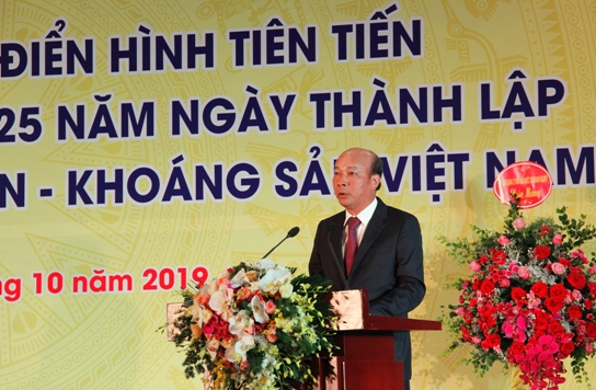 Đồng chí Lê Minh Chuẩn - Bí thư Đảng ủy, Chủ tịch HĐTV TKV đọc diễn văn ôn lại quá trình xây dựng và phát triển của Tập đoàn.