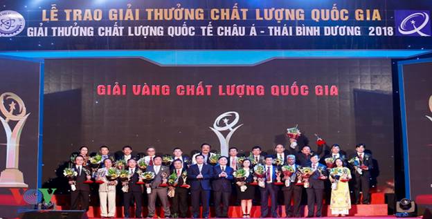 Lê Văn Thanh – Bí thư Đảng ủy, TGĐ đại diện Công ty nhận Giải thưởng Chất lượng Quốc gia  năm 2017 và năm 2019