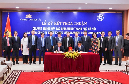 Ông Nguyễn Đức Chung – Chủ tịch UBND.Tp Hà Nội và TGĐ Dương Trí Thành ký kết thỏa thuận chương trình hợp tác giai đoạn 2019-2024. 