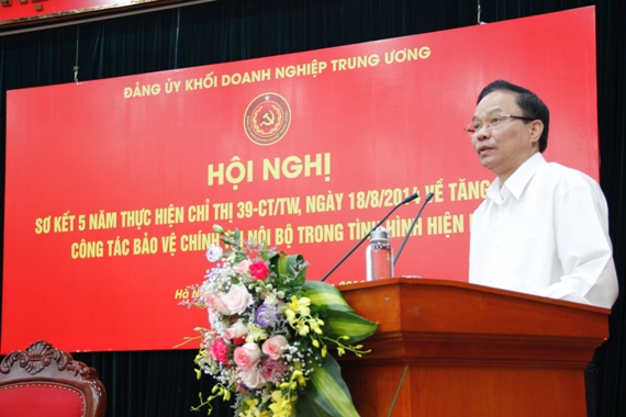 Đồng chí Lê Văn Châu – Phó Bí thư Đảng ủy Khối Doanh nghiệp Trung ương phát biểu ý kiến