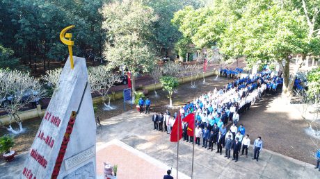 Lễ dâng hương tại tượng đài Phú Riềng Đỏ kỷ niệm 89 năm truyền thống ngành cao su, năm 2018.