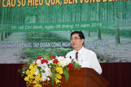 Đồng chí Cao Đức Phát – Ủy viên Trung ương Đảng, Phó Trưởng Ban Thường trực Ban Kinh tế Trung ương phát biểu tại Hội nghị.