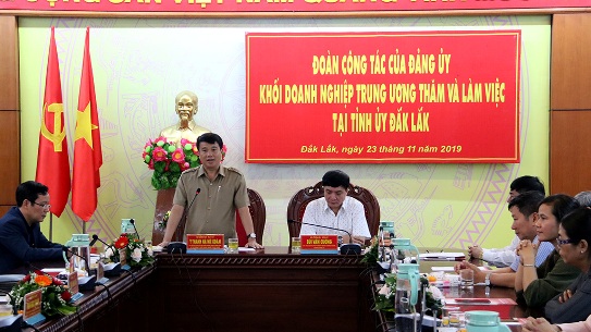 Đồng chí Y Thanh Hà Niê Kđăm - Bí thư Đảng ủy Khối Doanh nghiệp Trung ương phát biểu tại buổi làm việc.