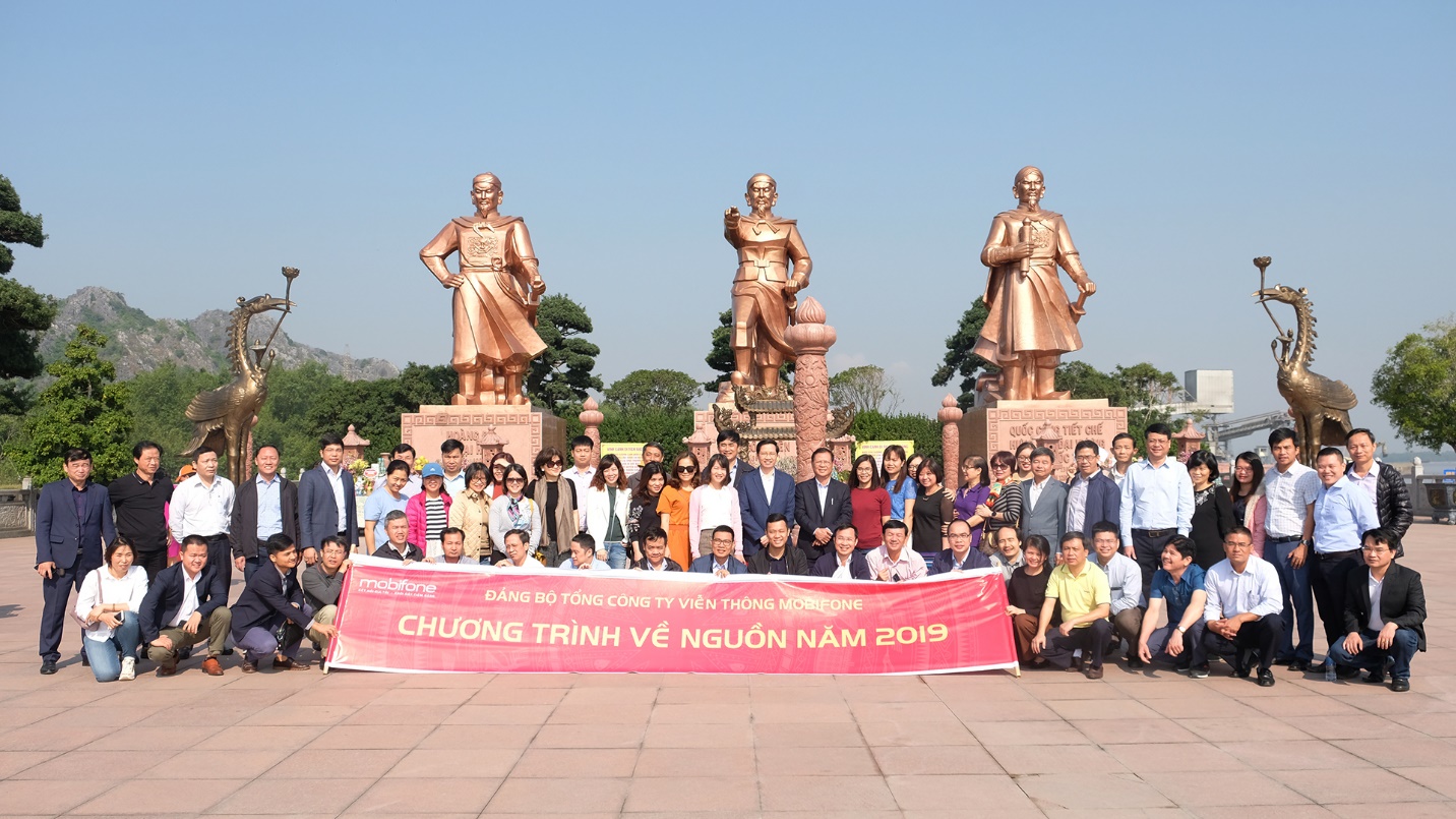 Nhân dịp này, Đảng ủy Tổng công ty đã tổ chức chương trình về nguồn tại Khu di tích lịch sử Bạch Đằng Giang. 