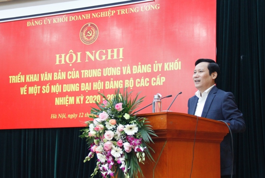 Đồng chí Phạm Tấn Công - Phó Bí thư thường trực Đảng ủy Khối phát biểu tại Hội nghị