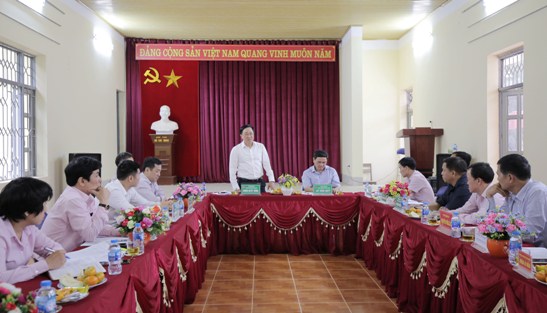 Tổng Giám đốc NHCSXH Dương Quyết Thắng làm việc với cấp ủy, chính quyền và các tổ chức chính trị - xã hội huyện Nậm Pồ và xã Si Pa Phìn.