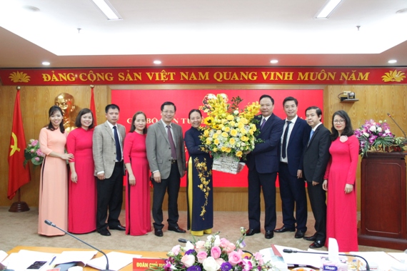 Chi bộ Ban Tuyên giáo Đảng ủy Cơ quan Đảng ủy Khối chụp ảnh lưu niệm tại Đại hội nhiệm kỳ 2019-2022.