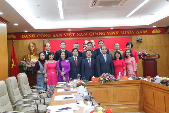 Chi bộ Ủy ban Kiểm tra Cơ quan Đảng ủy Khối chụp ảnh lưu niệm tại Đại hội nhiệm kỳ 2020-2022.
