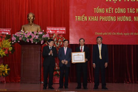 Đảng bộ VRG nhận Bằng khen có thành tích đặc biệt xuất sắc năm 2019 của Đảng ủy Khối DNTW.