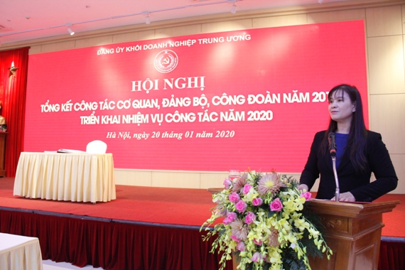 Đồng chí Nguyễn Thị Tiếp - Ủy viên Ban Thường vụ, Trưởng Ban Dân vận, Chủ tịch Công đoàn Cơ quan Đảng ủy Khối đã phát động thi đua năm 2020. 