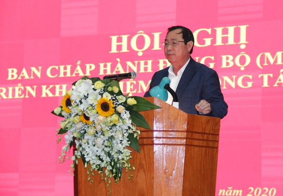 đồng chí Tiết Văn Thành - Phó Bí thư phụ trách Đảng ủy, Tổng giám đốc đã báo cáo kết quả công tác năm 2019