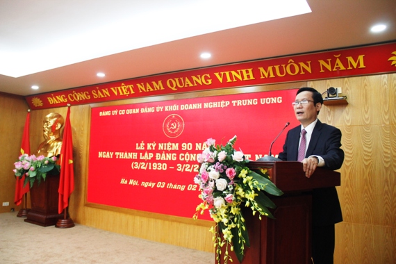 Đồng chí Phạm Tấn Công - Phó Bí thư Thường trực Đảng ủy Khối  đọc diễn văn kỷ niệm 90 năm Ngày thành lập Đảng Cộng sản Việt Nam
