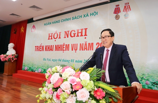 Tổng Giám đốc NHCSXH Dương Quyết Thắng báo cáo kết quả năm 2019 tại Hội nghị.