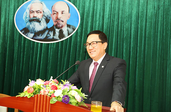Đồng chí Dương Quyết Thắng - Bí thư Đảng ủy, Tổng Giám đốc NHCSXH TW phát biểu chỉ đạo Đại hội.