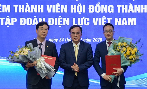 Bí thư Đảng ủy, Chủ tịch HDDTV EVN Dương Quang Thành chúc mừng các tân Thành viên Hội đồng thành viên Tập đoàn EVN