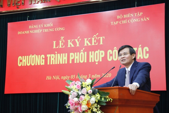 Đồng chí Đoàn Minh Huấn - Ủy viên dự khuyết BCH Trung ương Đảng, Tổng biên tập Tạp chí Cộng sản chia sẻ mục đích và nội dung Chương trình phối hợp công tác giữa hai cơ quan.