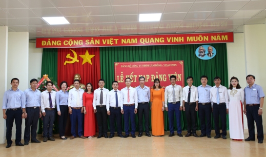 Lễ kết nạp đảng tại Đảng bộ Công ty Nhôm Lâm Đồng -  TKV.