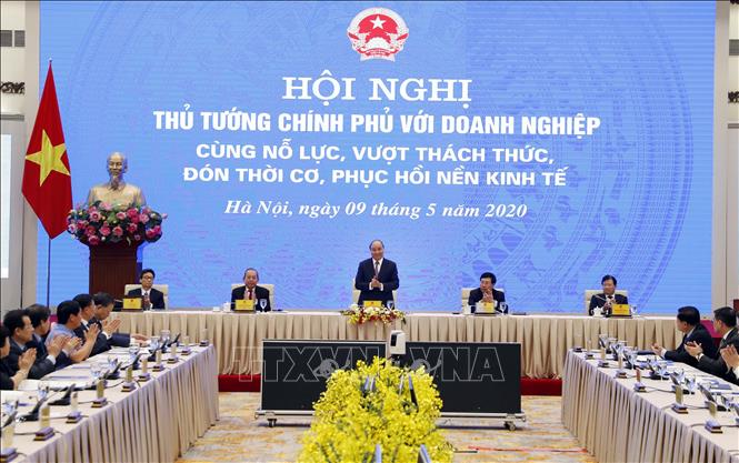 Thủ tướng Nguyễn Xuân Phúc và các Phó Thủ tướng chủ trì hội nghị tại điểm cầu Hà Nội.