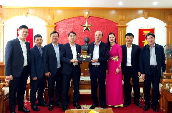 Đại diện lãnh đạo Vietcombank làm việc với Vinacomin.