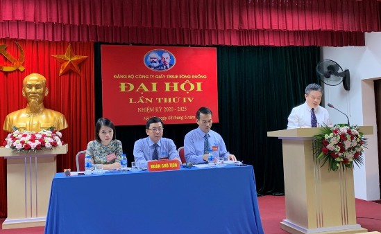 Đồng chí Hoàng Quốc Lâm - Bí thư Đảng ủy, Chủ tịch HĐTV Tổng công ty Giấy Việt Nam ghi nhận và đánh giá cao những nỗ lực cố gắng của tập thể CBCNV Công ty Giấy Tissue Sông Đuống đã đạt được trong nhiệm kỳ 2015 - 2020.