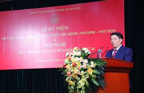 Đồng chí Y Thanh Hà Niê Kđăm - Bí thư Đảng ủy Khối Doanh nghiệp Trung ương phát biểu tại Hội nghị.