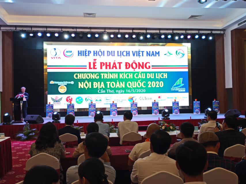 2. Ông Vũ Thế Bình - Phó chủ tịch thường trực Hiệp hội du lịch Việt Nam phát biểu tại sự kiện.jpg