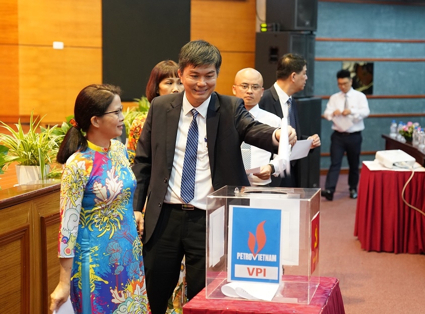 Các đại biểu bỏ phiếu bầu Ban Chấp hành Đảng bộ VPI nhiệm kỳ 2020 - 2025.