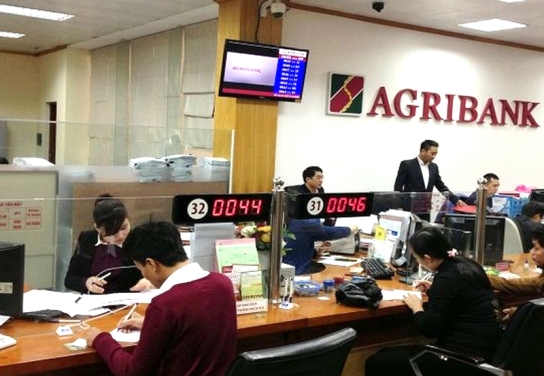 Giao dịch tại Agribank.