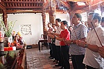 Cơ quan Đảng ủy Khối Doanh nghiệp Trung ương tổ chức dâng hương tại Tượng đài Chủ tịch Hồ Chí Minh ở huyện đảo Cô Tô