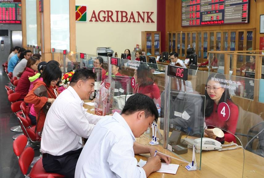 Giao dịch tại Agribank.