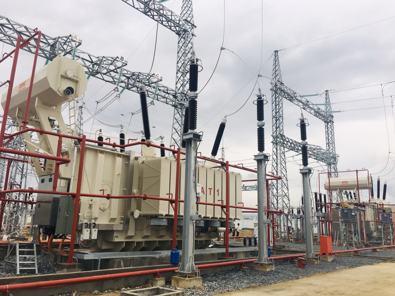 2 máy biến áp tại TBA 220 kV Ninh Phước.