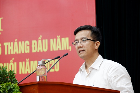 Đồng chí Nguyễn Việt Hà, Giám đốc Ban Truyền thông và Thương hiệu, Đảng ủy Ngân hàng TMCP Đầu tư và Phát triển Việt Nam phát biểu tham luận với chủ đề công tác tuyên giáo, kinh nghiệm và giải pháp phù hợp, hiệu quả hơn trong bối cảnh 6 tháng cuối năm 2020.