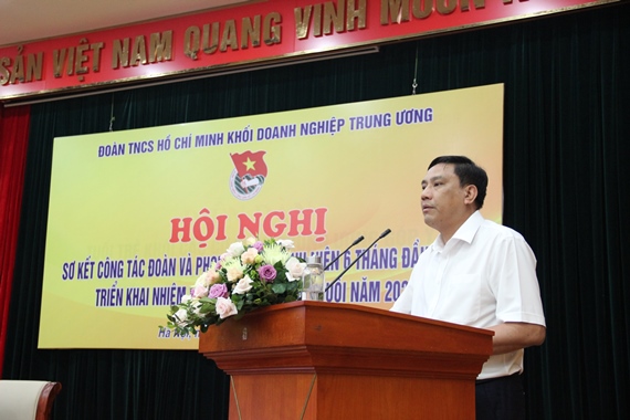 Đồng chí Hoàng Giang, Phó Bí thư Đảng uỷ Khối phát biểu chỉ đạo tại Hội nghị.
