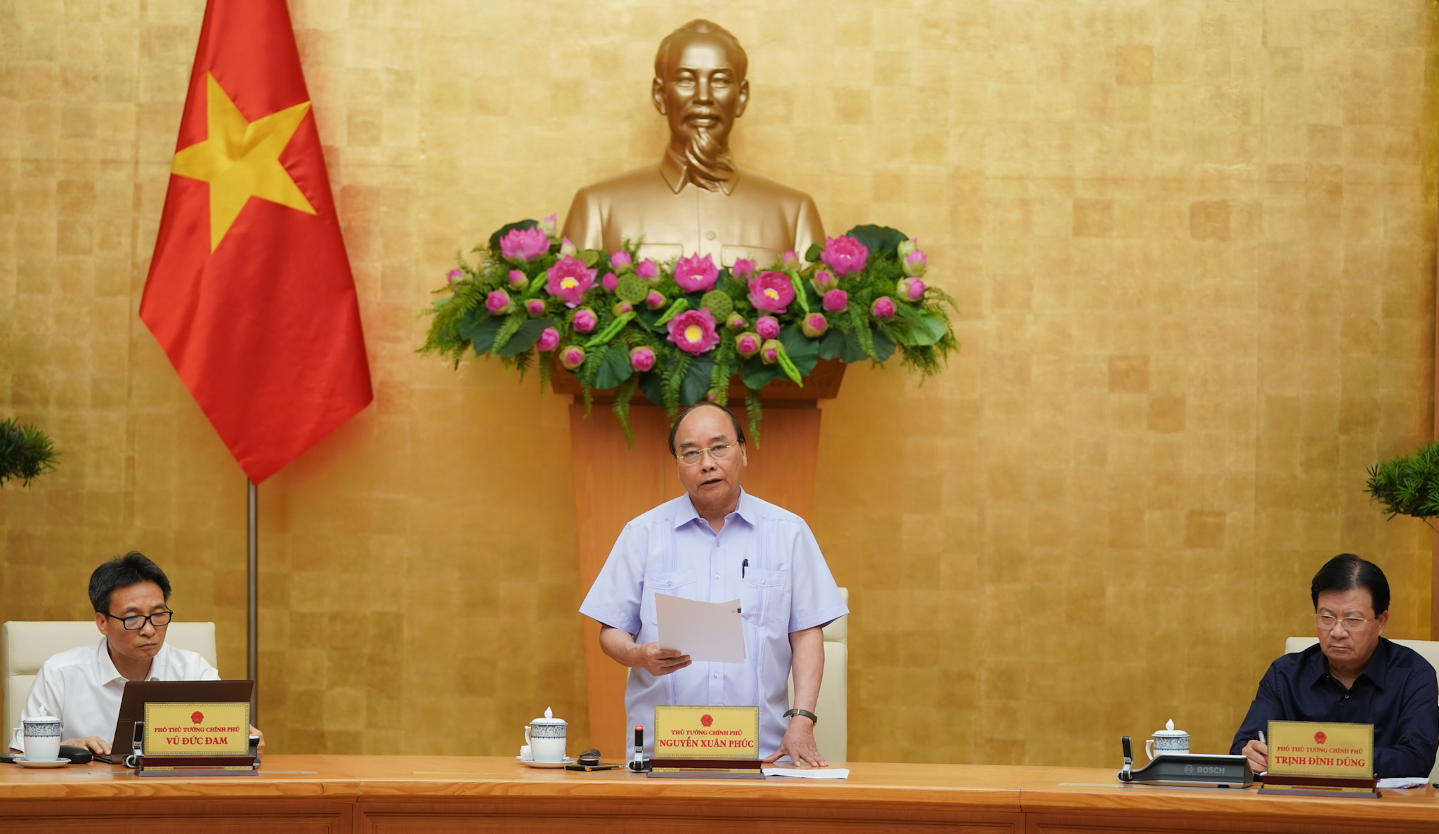 Thủ tướng Nguyễn Xuân Phúc chủ trì cuộc họp Thường trực Chính phủ về phòng chống dịch COVID-19 sáng 27/7/2020