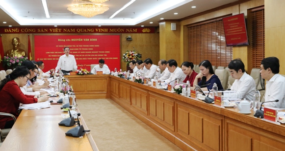 Đồng chí Nguyễn Văn Bình - Ủy viên Bộ Chính trị, Bí thư Trung ương Đảng, Trưởng Ban Kinh tế Trung ương phát biểu chỉ đạo tại Hội nghị.