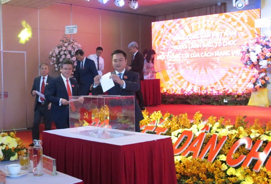 Các đại biểu bỏ phiếu bầu Ban Chấp hành Đảng bộ Tập đoàn Xăng dầu Việt Nam, nhiệm kỳ 2020 - 2025.