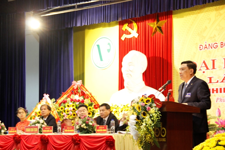 Đồng chí Hoàng Giang - Phó Bí thư Đảng ủy Khối Doanh nghiệp Trung ương phát biểu chỉ đạo Đại hội. 