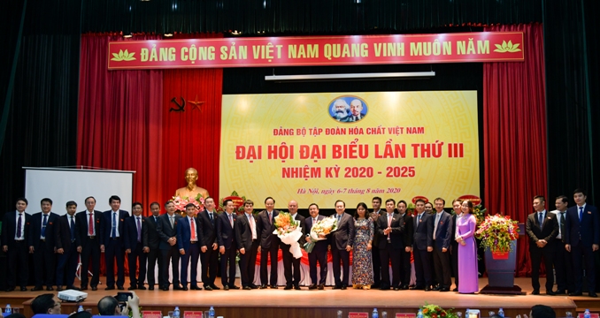 Ban Chấp hành Đảng bộ Tập đoàn Hóa chất Việt Nam Khóa III, nhiệm kỳ 2020 - 2025 ra mắt Đại hội.
