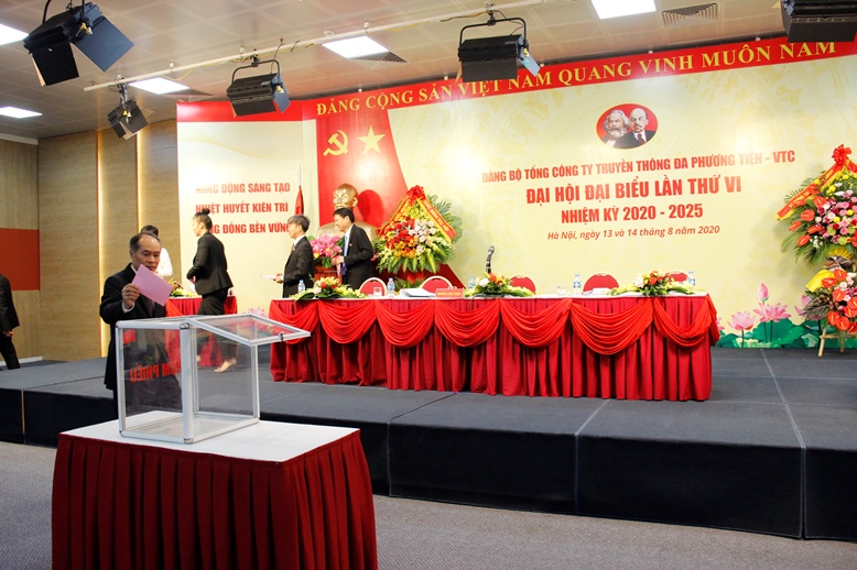 Các đại biểu bỏ phiếu bầu Ban Chấp hành Đảng bộ Tổng công ty VTC Việt Nam, nhiệm kỳ 2020 - 2025.