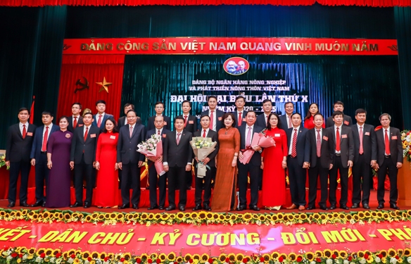 Ban chấp hành Đảng bộ Ngân hàng Nông nghiệp & Phát triển nông thôn Việt Nam nhiệm kỳ 2020 - 2025 ra mắt Đại hội