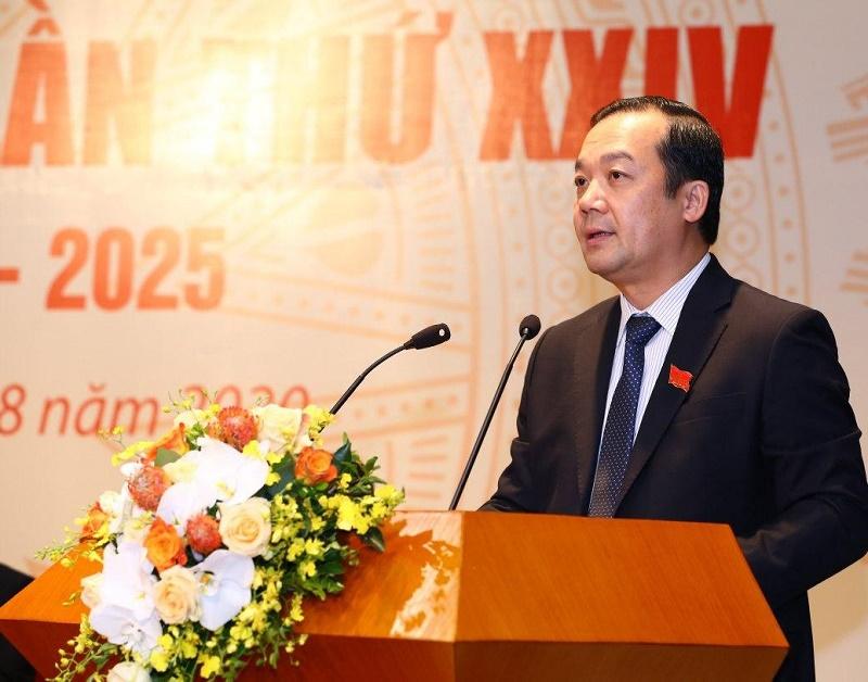 Bí thư Đảng ủy Tập đoàn VNPT nhiệm kỳ 2020 - 2025 Phạm Đức Long phát biểu tại Đại hội.