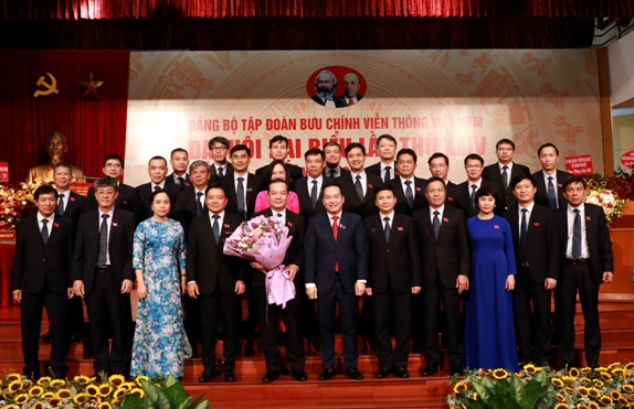 Ban chấp hành Đảng bộ Tập đoàn Bưu chính Viễn thông Việt Nam nhiệm kỳ 2020 - 2025 ra mắt Đại hội.