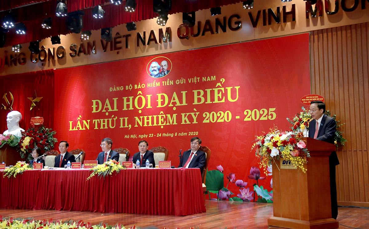 Đồng chí Lê Văn Châu - Phó Bí thư Đảng ủy Khối phát biểu chỉ đạo Đại hội.