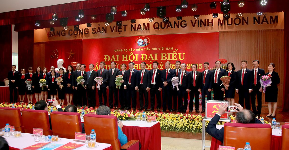 Ban Chấp hành Đảng bộ Bảo hiểm Tiền gửi Việt Nam ra mắt tại Đại hội.