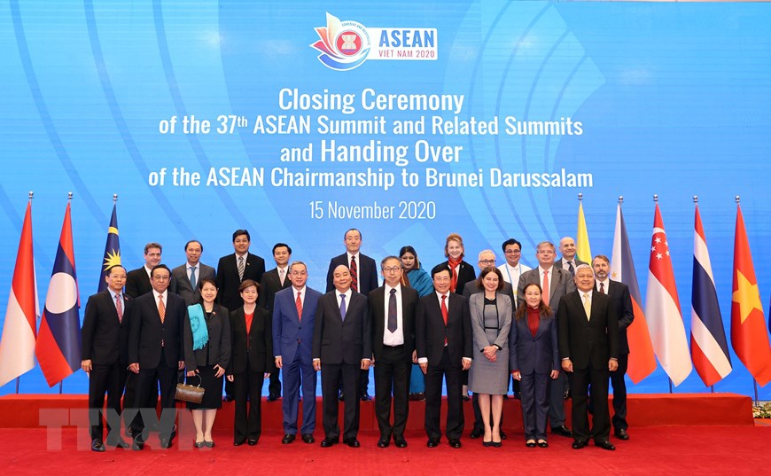 Thủ tướng Nguyễn Xuân Phúc, Chủ tịch ASEAN 2020 và các đại biểu.