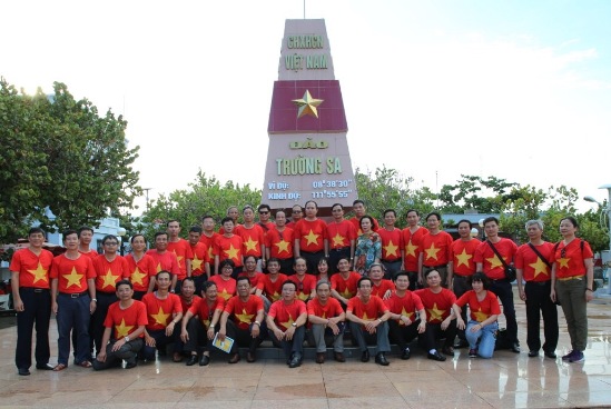 Cán bộ, đảng viên, người lao động Tổng công ty Đường sắt Việt Nam thăm Huyện đảo  Trường Sa.