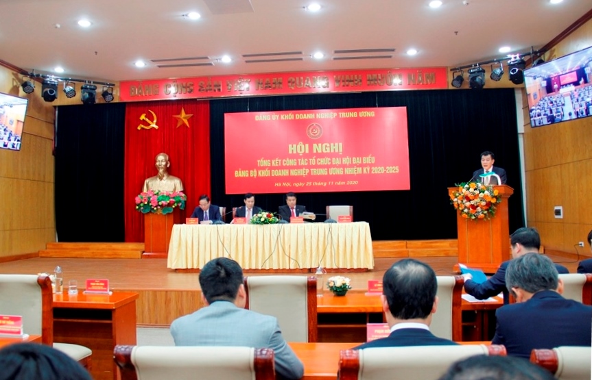 Đồng chí Nguyễn Đức Phong - Phó Bí thư Đảng ủy Khối Doanh nghiệp Trung ương trình bày báo cáo tổng kết công tác chuẩn bị, tổ chức Đại hội đại biểu Đảng bộ Khối Doanh nghiệp Trung ương lần thứ III, nhiệm kỳ 2020 - 2025.
