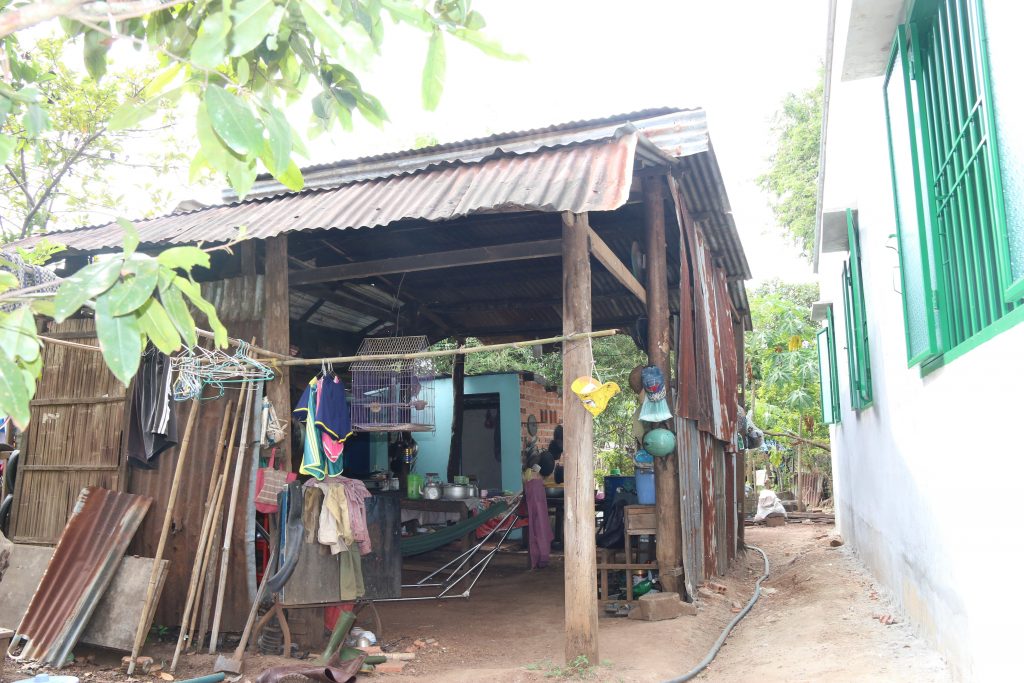 Căn nhà của gia đình bà Nguyễn Thị Dưỡng trước khi được hỗ trợ xây mới.