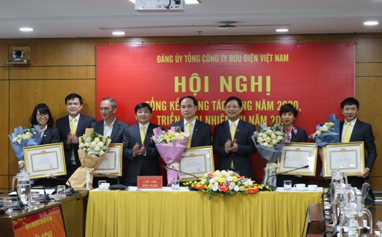 Đảng ủy Tổng công ty Tổng công ty Bưu điện Việt Nam tặng Giấy khen cho các tổ chức Đảng đạt 